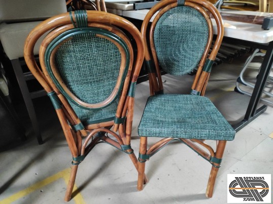 chaises rotin dossier médaillon avec tissus ajouré, mobilier bistrot bar brasserie conventionnel