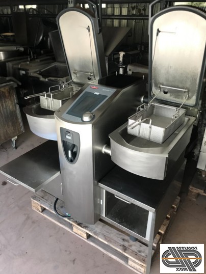 Variocooking Center VCC12 d'occasion avec ses panier suspendus visibles