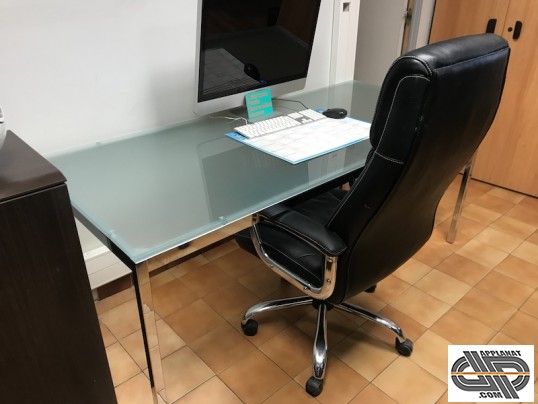 table de bureau d'occasion avec dessus en verre 
