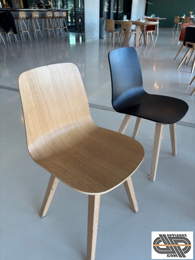 chaises bois et noires