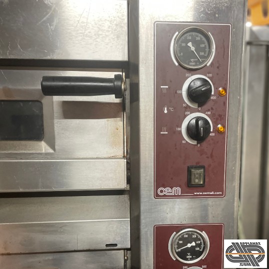Commandes d'un four OEM M30 avec contrôle indépendant de la voûte et de la sole et thermomètre mécanique à aiguille
