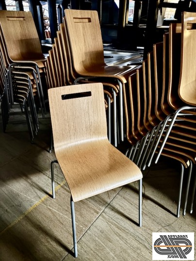lot de chaises monocoque contreplaqué thermoformé bois clair d'occasion 