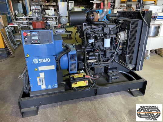 Groupe electrogène, 60KVA 48kW,  Marque SDMO, Type : JS60 K, Version : II, vu de face