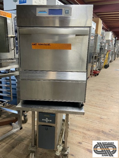 Lave vaisselle professionnel avec osmoseur Winterhalter d'occasion