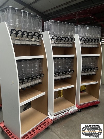 Lot de mobilier d'épicerie d'occasion : 3 étagères avec trémies vrac montées