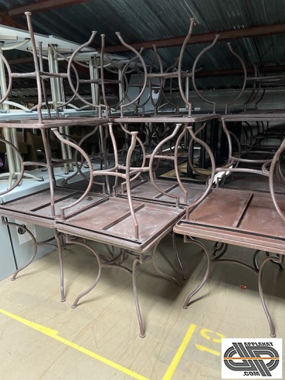 Lot de tables en fer forgé d'occasion