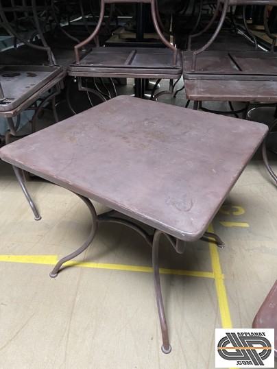 table fer forgé carrée  80 x 80 cm d'occasion vue de dessus