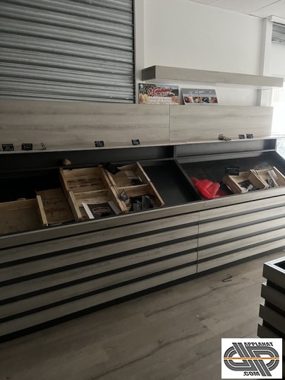 Etagère d'occasion pour exposer les fruits et légumes dans un magasin d'alimentation