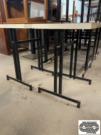 pieds de tables en fer de tables bar bistrot vendues d'occasion