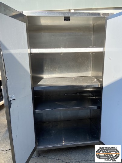 Meuble pro inox d'occasion placard à 3 étagères et avec les portes ouvertes