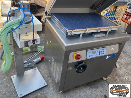 emballeuse sous vide professionnelle d'occasion marque : Multivac (Allemagne), modèle C400 avec  séparateur 