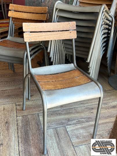 lot de chaises d'occasion à structure tubulaire métallique & lattes de bois