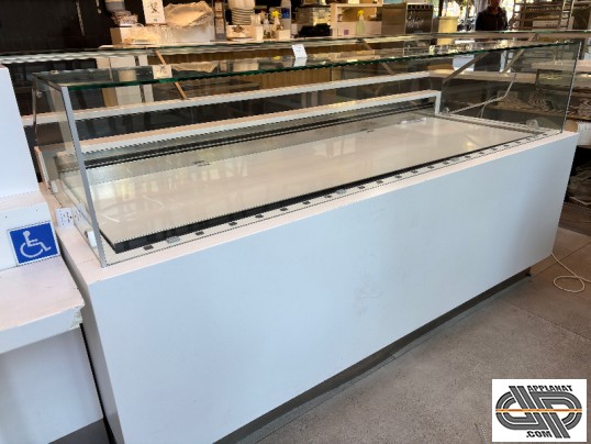 Vitrine réfrigérée design blanche pour pâtisserie, traiteur, retsaurant snack