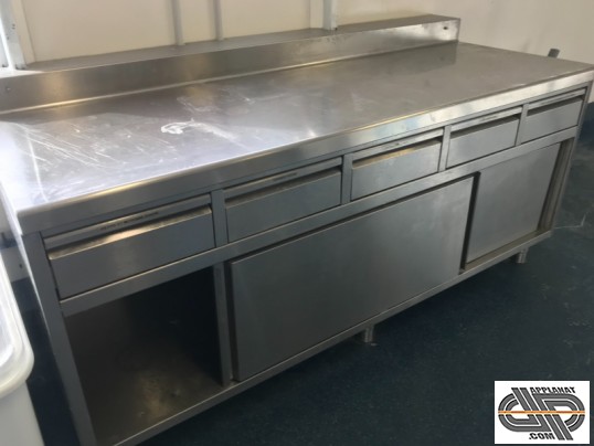 table inox professionnelle, avec dosseret 5 tiroir et placard bas à portes coulissantes