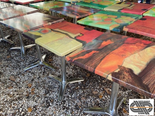 petite tables de bar colorées Werzalit 
