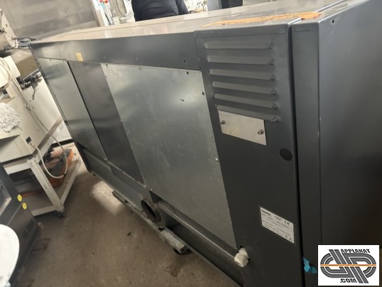arrière d'une machine professionnelle pour repasser les draps
