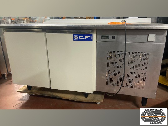 Tour pâtissier CFI 1m70 avec 2 portes et groupe logé