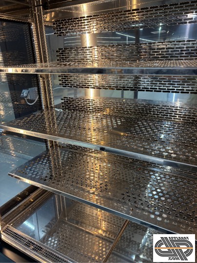Intérieur tout inox d'un vitrine de maturation de boucherie