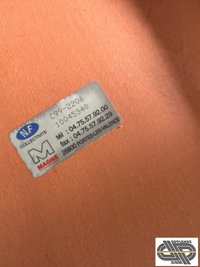 Etiquette d'une chaise marque Magne avec logo NF