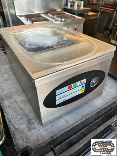 petite machine sous vide pro. pas chère d'occasion, modèle simple cloche , à poser sur table , marque Komet