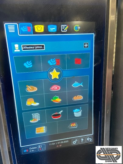 tableau de commande écran tactile couleur d'un four rational Icombi pro