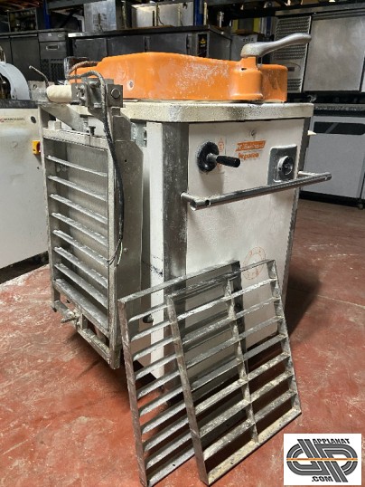 Diviseuse de boulangerie modèle Divitrad de chez Bertrand Puma