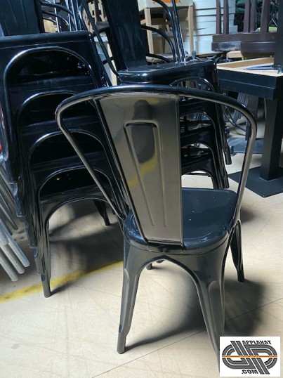 Chaises de restaurant en liquidation , lot 20 pièces.