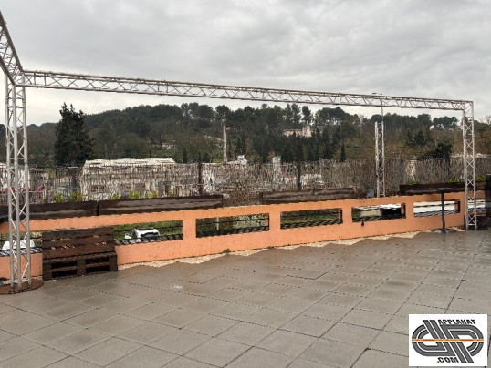 Pont triangle de scène 11m00 avec pied 3m50  