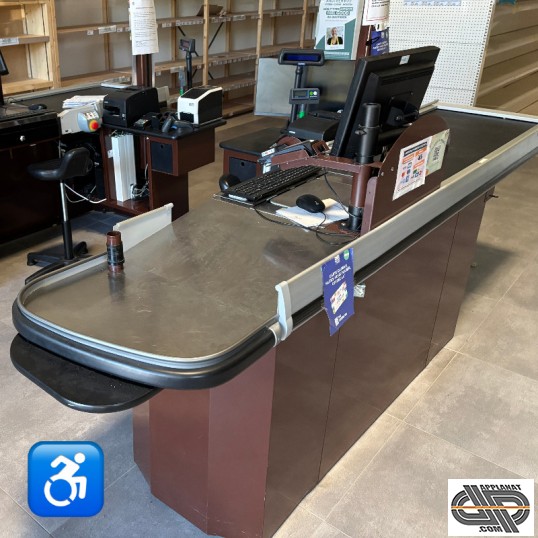 Sortie de caisse avec tapis roulant d'occasion adapté PMR , marque : Rasec Retail , modèle Alize