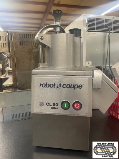 Robot coupe de face
