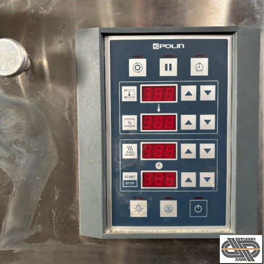 Détail du panneau du clavier numérique de commande tactile du Polin Stratos Export S-33 STAN d'occasion de 2021 ( allumage automatique, températures, 