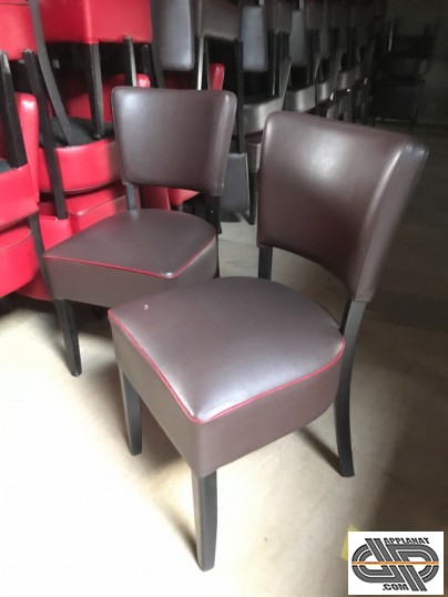 Chaises de restaurant marrons en lot 44 pièces