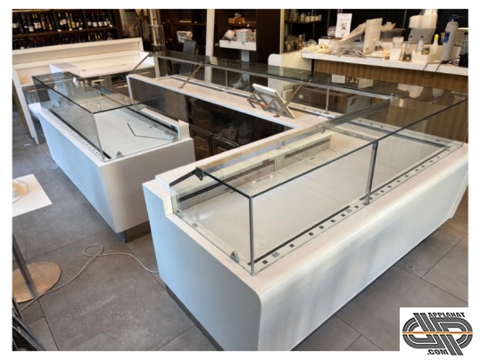 Ilot de vonte avec un grand ensemble de vitrine réfrigérée d'occasion + comptoir