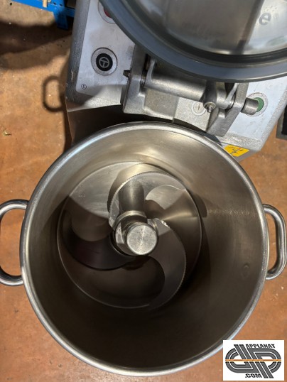 Le compagnon idéal 2 en 1 : cutter et blender/mixer