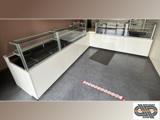 Comptoir magasin de boulangerie pâtisserie d'occasion avec vitrine a chocolat