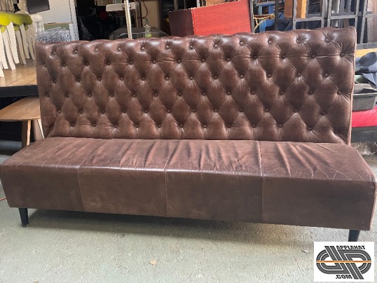 Banquette style Chesterfield e face