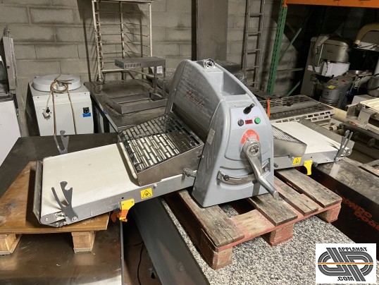 Laminoir de boulangerie à tapis relevables Flamic SF 500 B d'occasion 