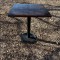 Lot de 51 tables carrées en bois - idéales pour petites surfaces