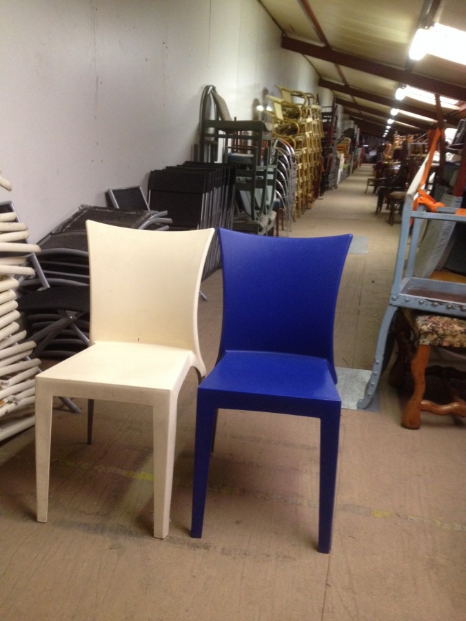 Lot de 22 Chaises  Design Italien  Monocoque occasion  VENDU