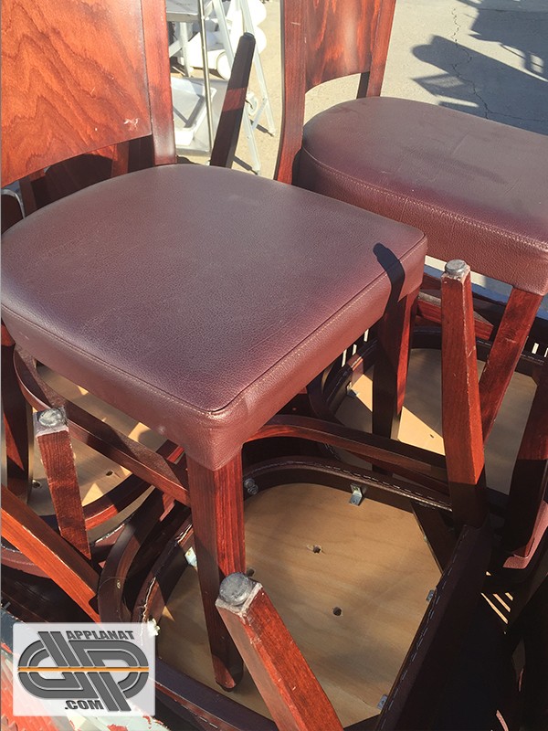 Lot de 20 chaises en bois wengé et simili cuir occasion  VENDU